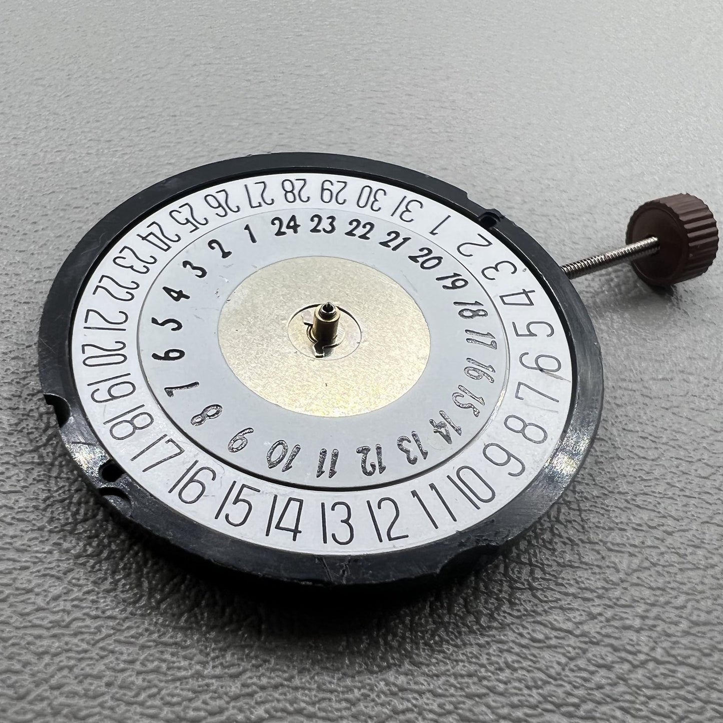 Ronda 515.D Swiss quartz movement with date and day display for precise timekeeping.