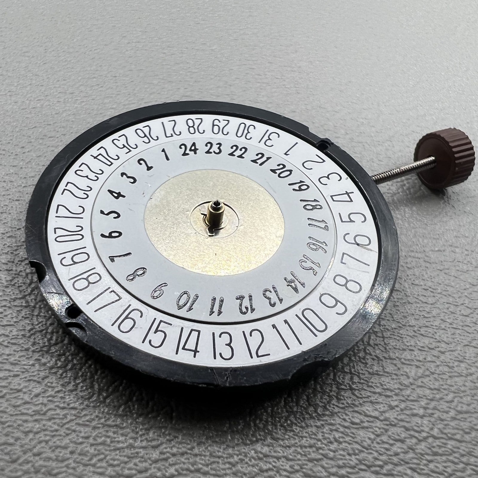 Ronda 515.D Swiss quartz movement with date and day display for precise timekeeping.