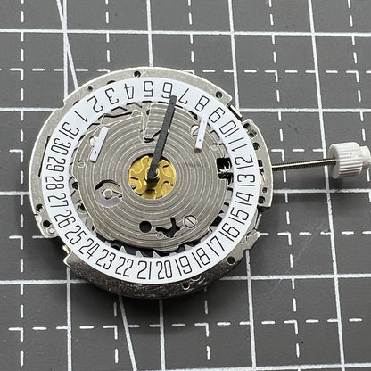 Silber ISA 8171 watch movement with 5 hands and white single calendar dial at 6 o?clock by Silber brand.
