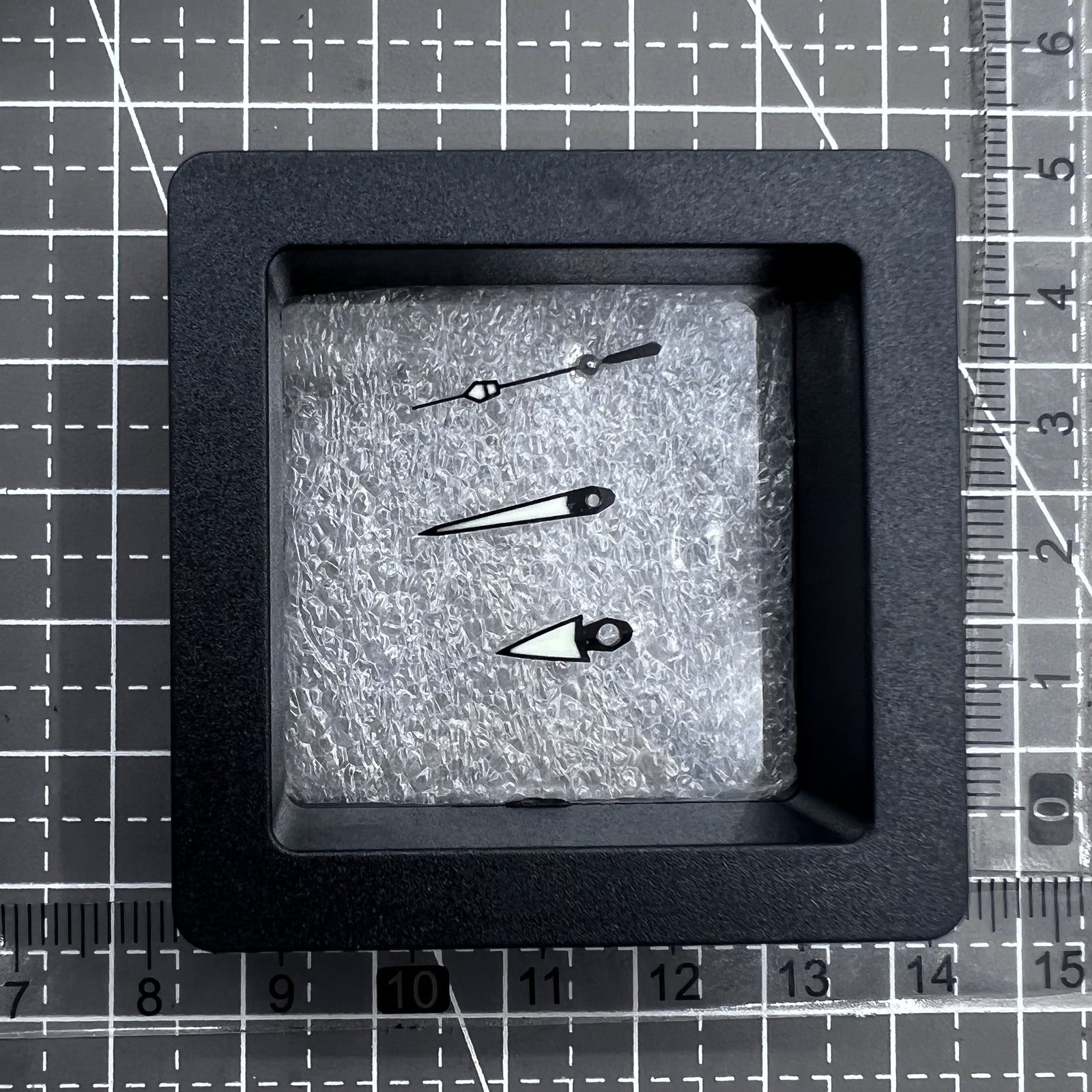 Vintage Zeigersatz with black finish, C3 green lume for NH34/NH35/NH36/NH38/NH39/NH70 movements by Zeigersatz brand.