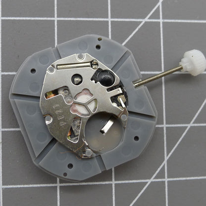 Sunon PE27 quartz movement with 3 hands and date display, set of 2 for watch repairs.