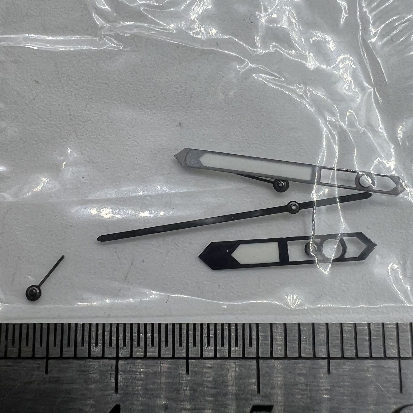 Black trim lume watch hands by P1-H5-NO13 for Ronda 5030.D quartz, perfect for accurate time display.