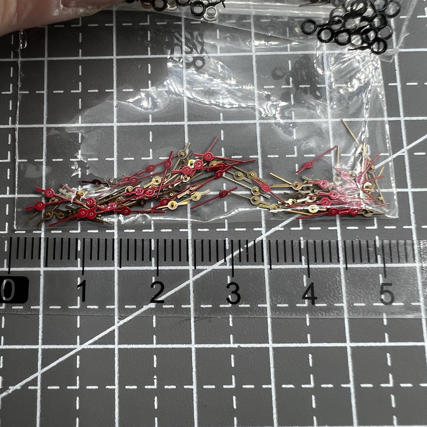 Lot de 100 aiguilles de seconde de 15 mm rouges pour mouvement Hattori Epson PC21