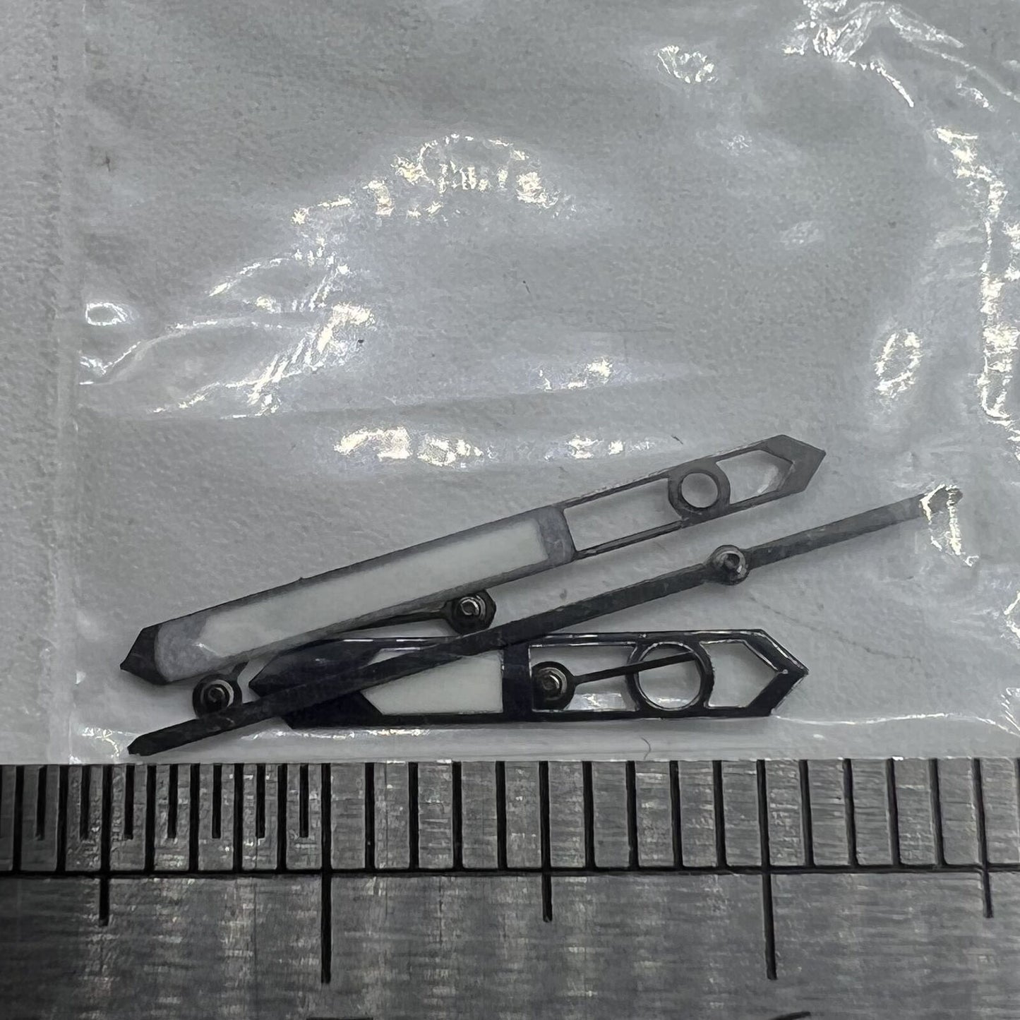 Black trim luminous watch hands compatible with Ronda 5030.D quartz, by P1-H5-NO13 for precise timekeeping.