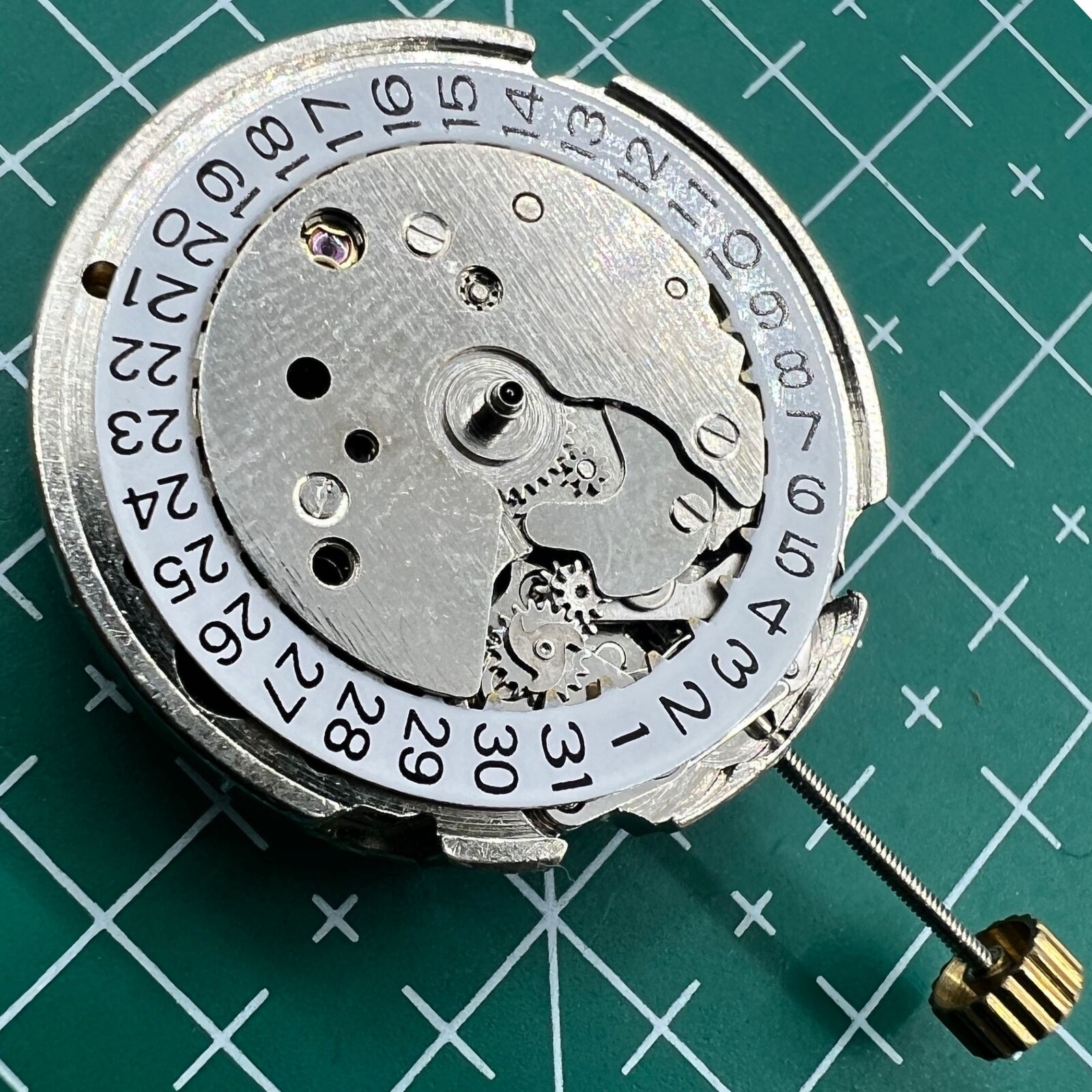 26.5mm 7120 mechanical watch movement with single calendar and three hands for watch repair parts.