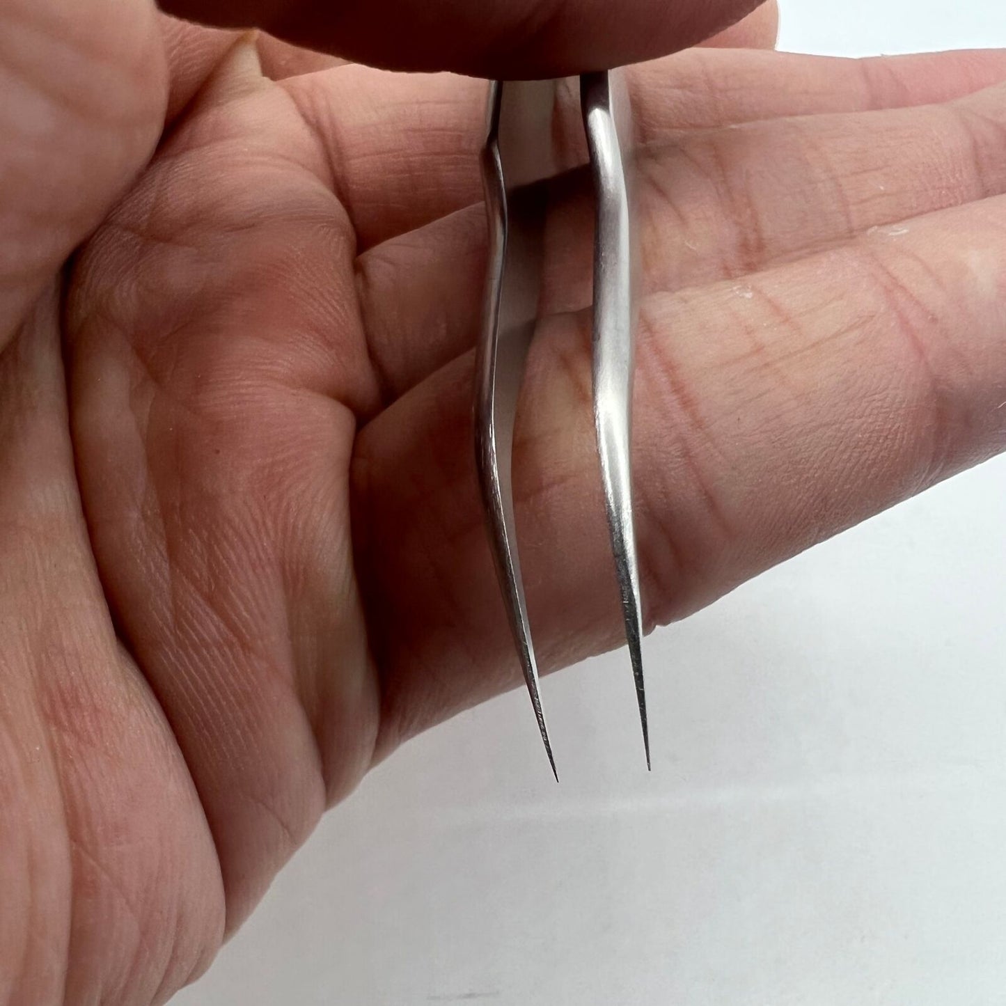Swiss Bergeon 7026-7 antimagnetic curved tweezers, size L 110mm, perfect for precise watch repair tasks.