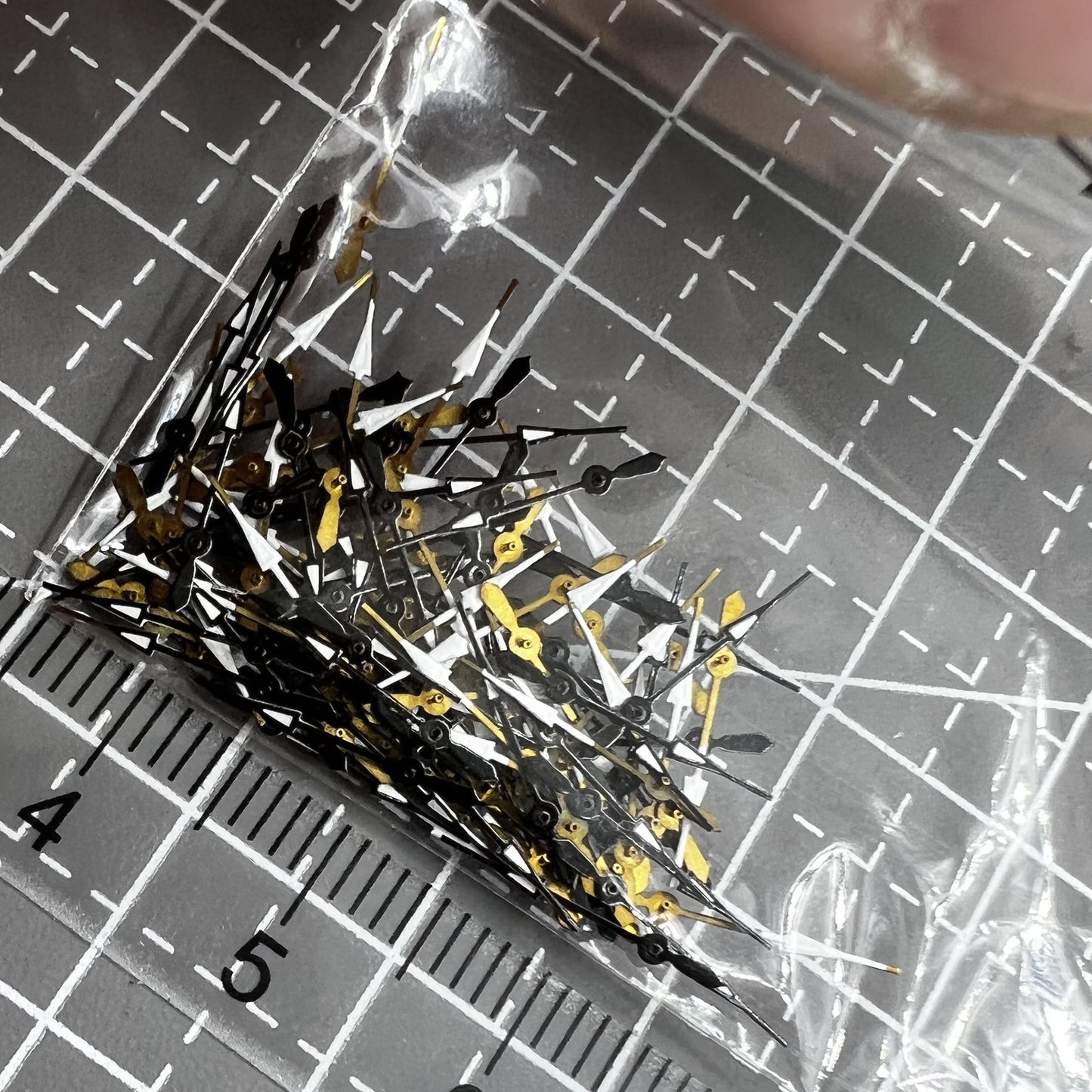 100 Sets/Packung 9,5 mm schwarze Zierleiste Pfeilform Uhrzeiger für Miyota 2035 2115 PC21 