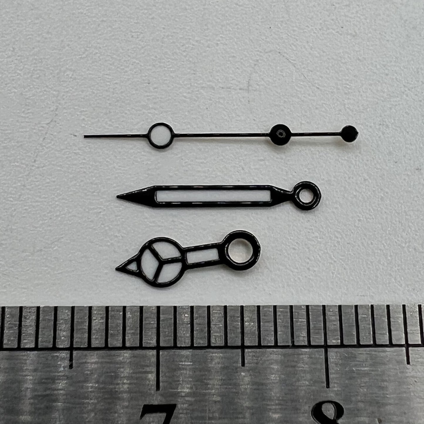 Green luminous watch hands set with lightning second hand for NH35 NH36, precise timing enhancement.