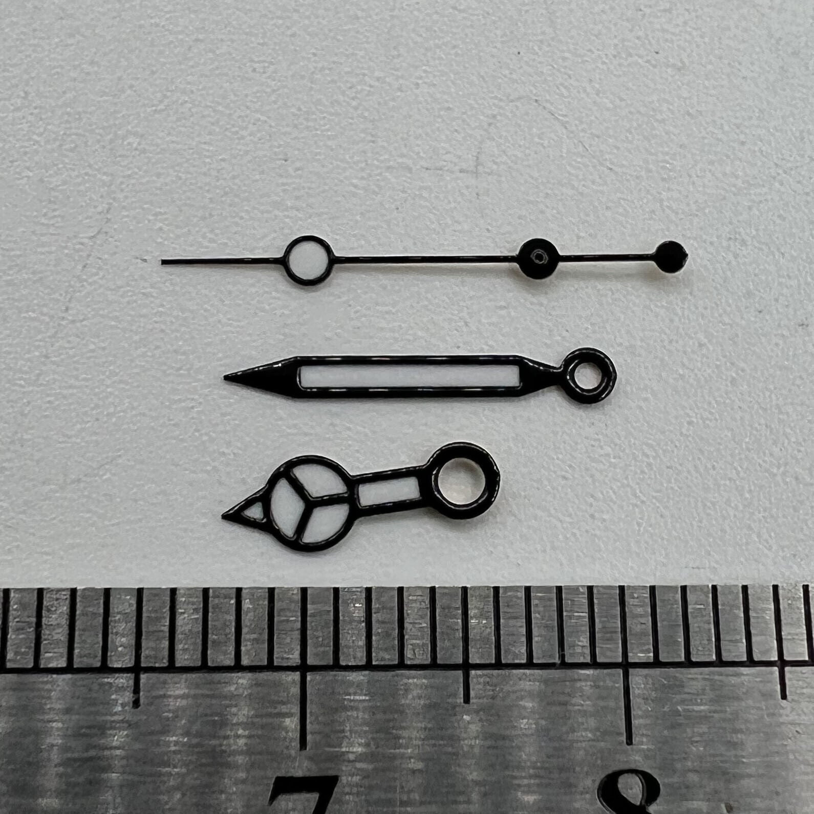 Green luminous watch hands set with lightning second hand for NH35 NH36, precise timing enhancement.