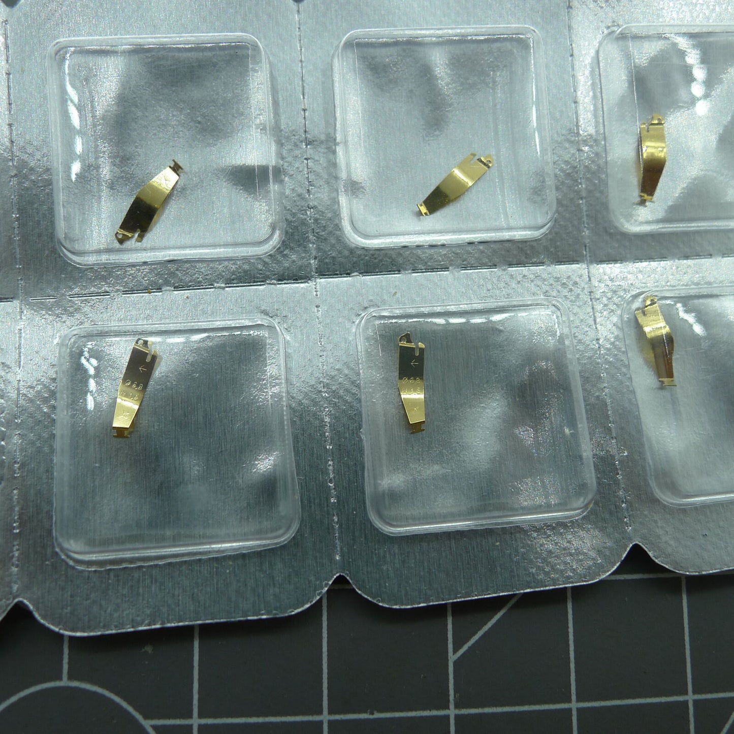 Battery fixing plate set for ETA976.001 quartz watch movement, durable 3-piece accessory.