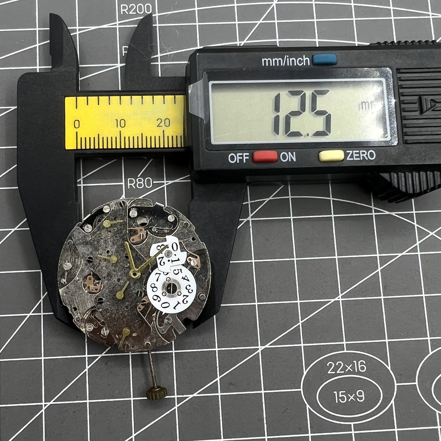 Shanghai Automatische mechanische Uhr R21 mit pr�zisem Uhrwerk, Made in China, stilvolles Design f�r Alltag und B�ro.