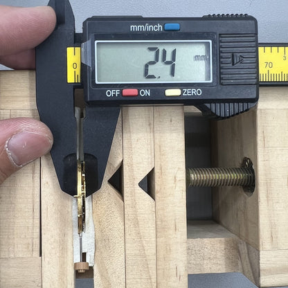 Schweizer Ronda 6004d 6004.D Quartz Uhrenbewegungsdatum bei 3