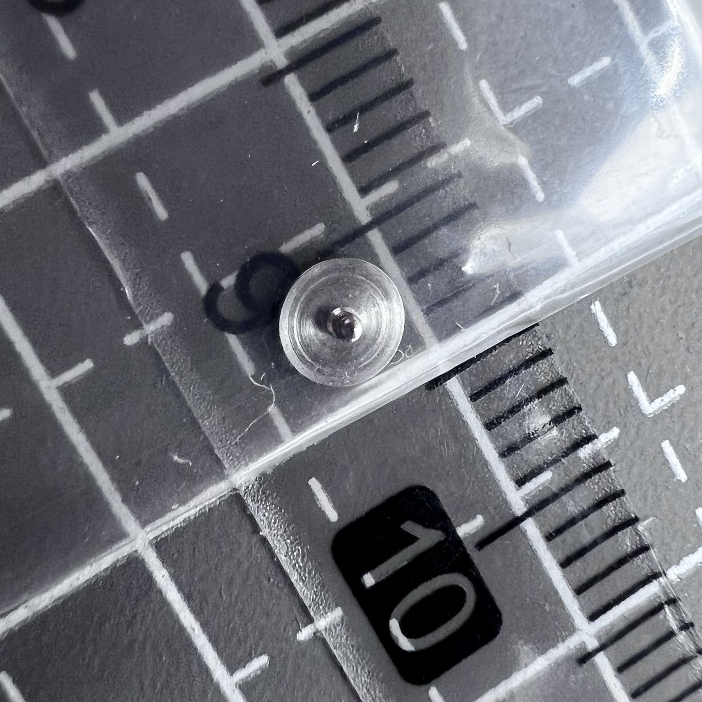 2 Stück Original Schrauben für Uhrwerk Ratschenrad ETA C07.111 Bewegung