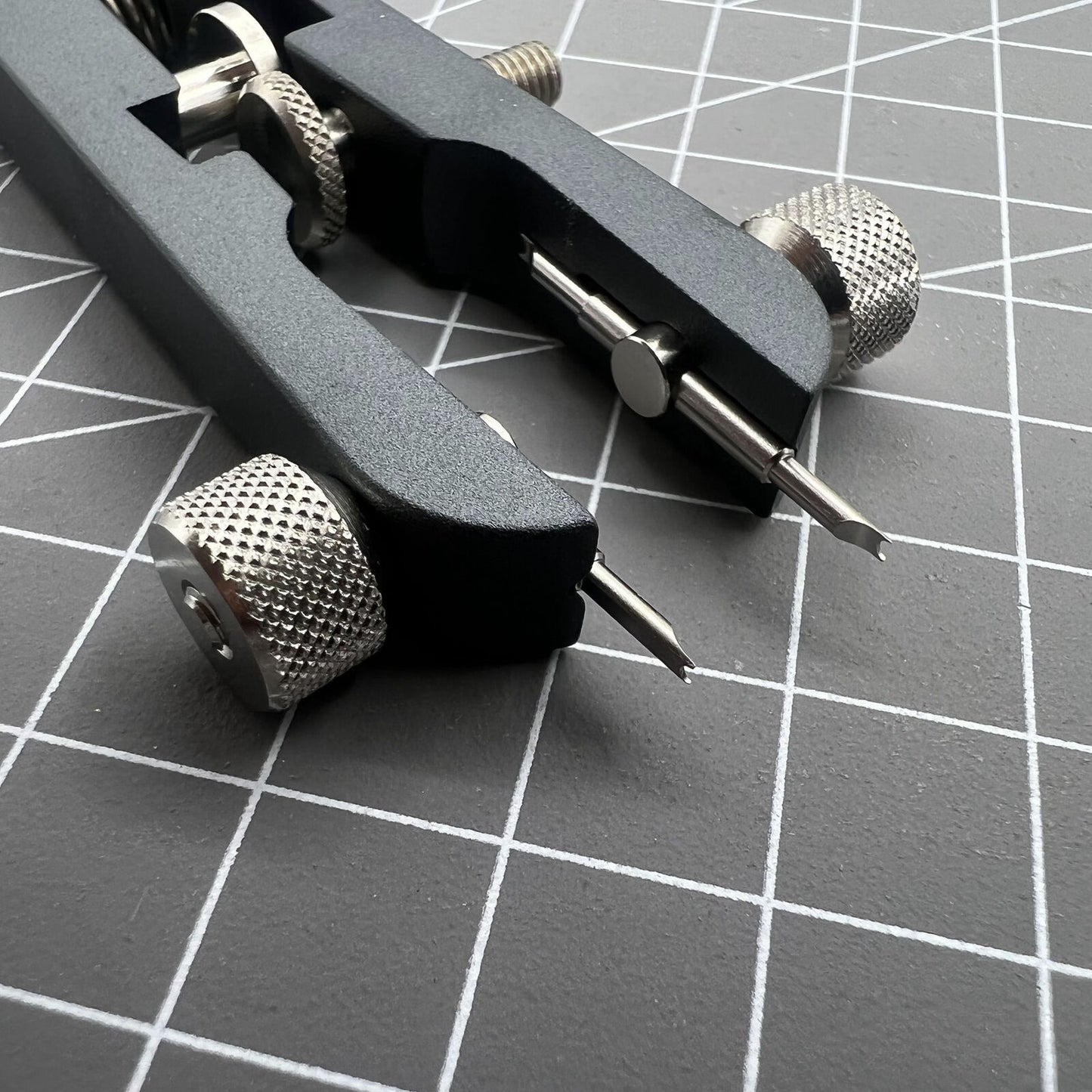 Bergeon 6825-PF spring bar pliers for precise watch bracelet adjustments, Swiss Made quality.