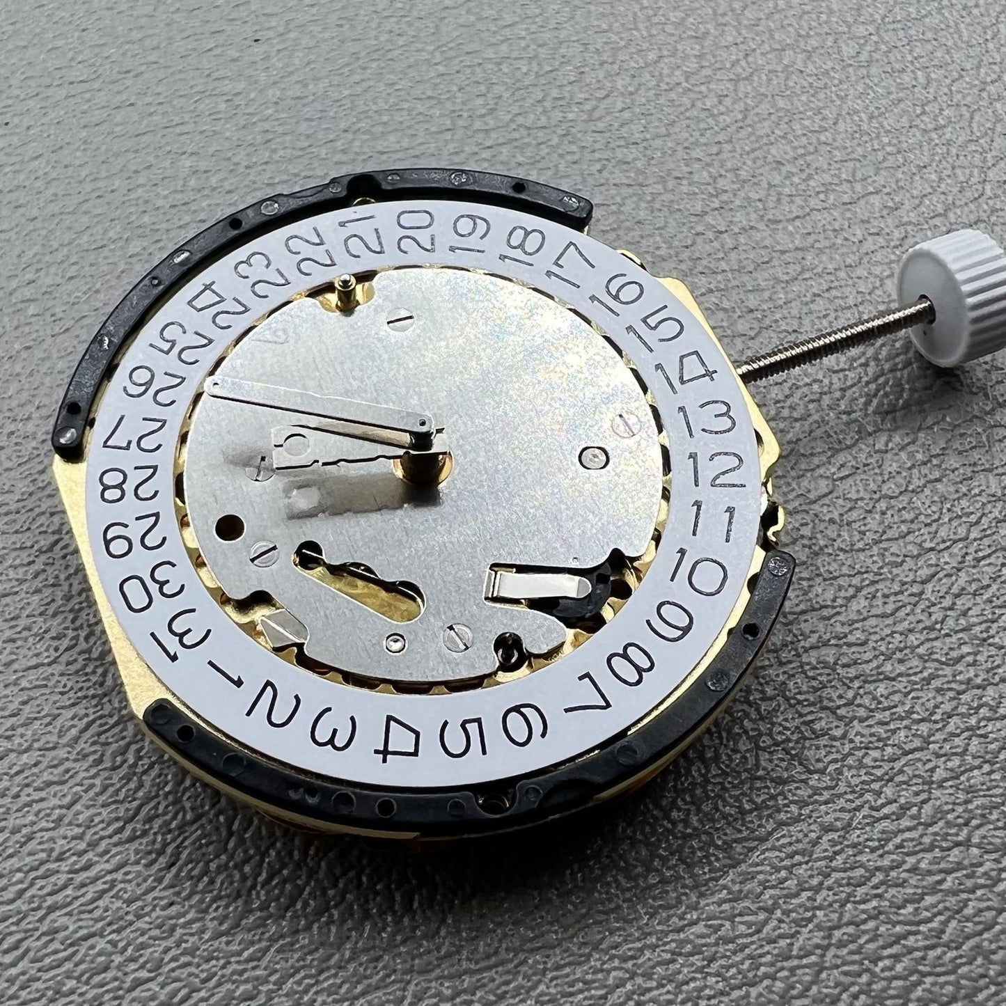 Quarzuhrwerk Swiss Ronda 3520D mit Datumsanzeige bei 3 Uhr Position, pr�zises Uhrwerk von Ronda.