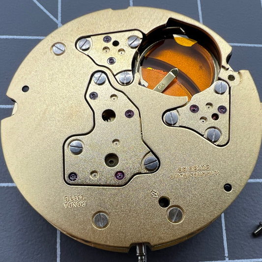 Ronda 5030D 5030.D Quarzuhrwerk, Swiss Made, Datum bei 6 