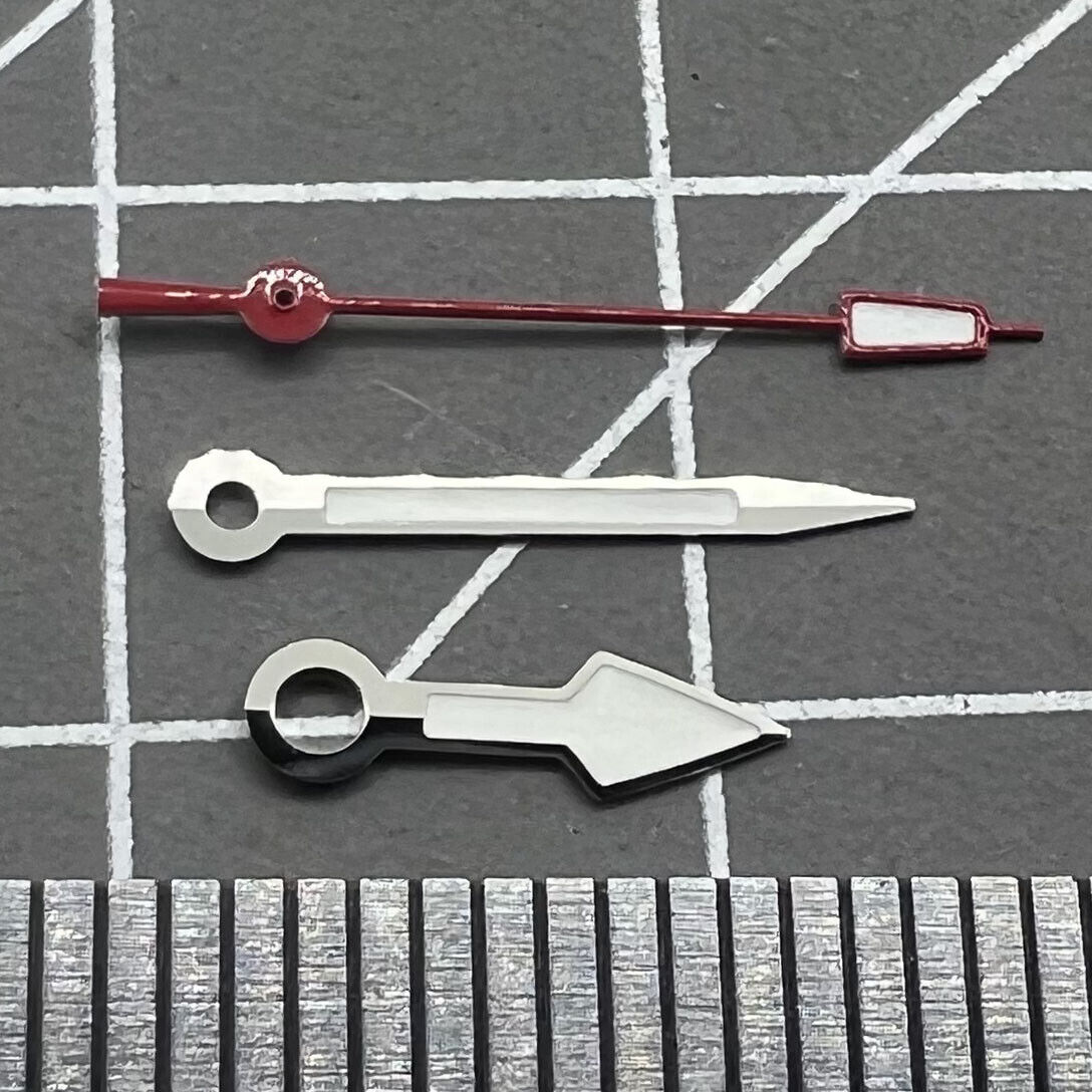 Arrow-shaped silver trim watch hands with red second hand and green lume, compatible with NH35 NH36 movements.