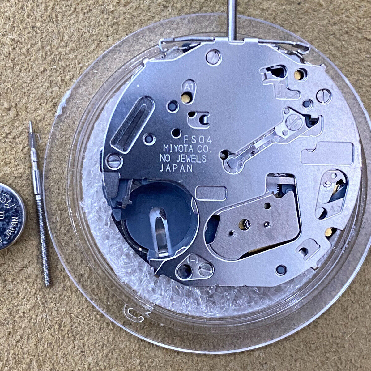 Miyota FS04 quartz watch movement with multifunction calendar and small second for accurate timekeeping.