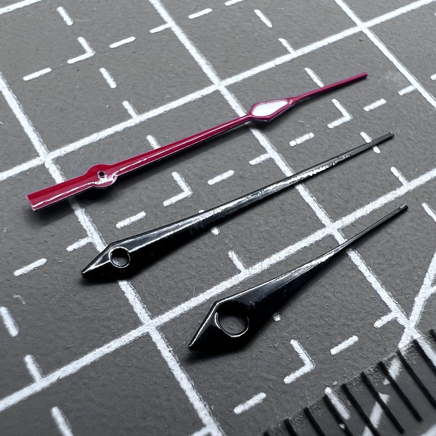 2 Sets Pack Uhrzeigersatz Schwarz Rot mit Grün Leuchtzeigern für Ronda 515