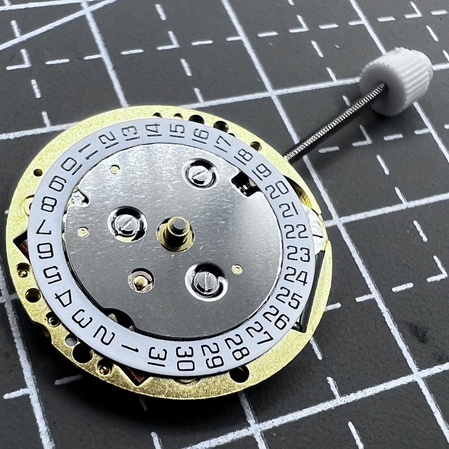 Swiss ISA 222 Quarzwerk watch movement with 2 hands, no calendar, precision accessory by Swiss ISA.