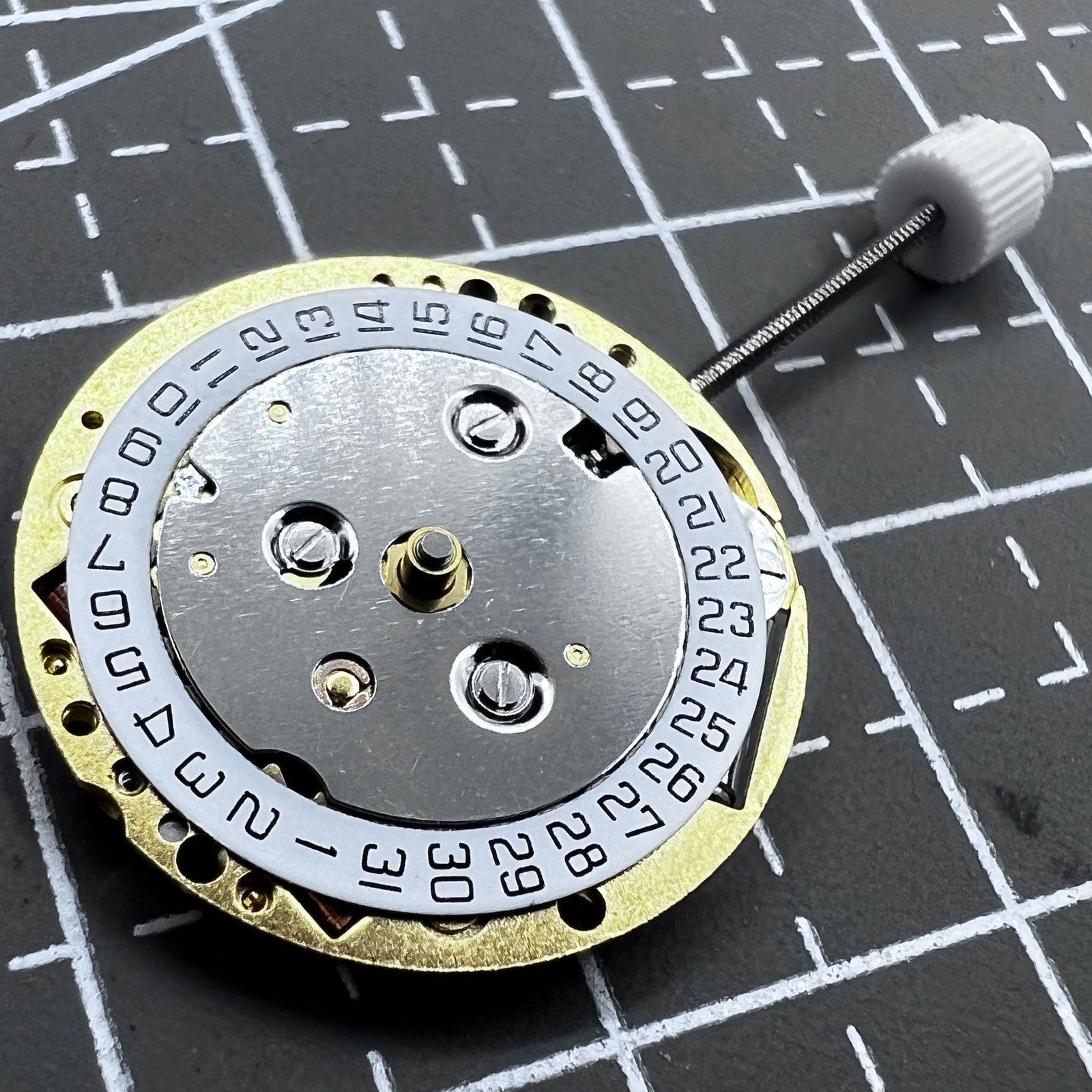 Swiss ISA 222 Quarzwerk watch movement with 2 hands, no calendar, precision accessory by Swiss ISA.