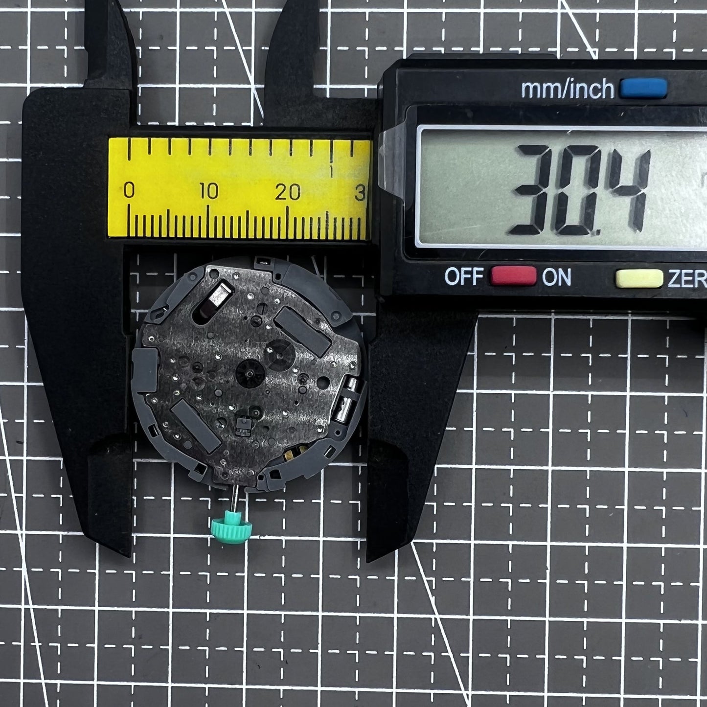 Miyota OS70 multifunctional quartz watch movement, no calendar, used condition, precise timekeeping accessory.