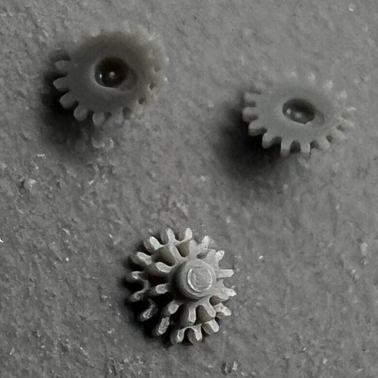 Intermediate date wheel compatible with NH05 NH06 movements, precision spare part for watch repairs.