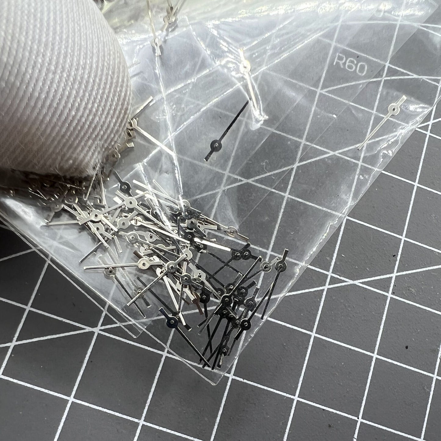 Lot de 100 aiguilles de montre argentées de 7 mm pour mouvement à quartz Hattori Epson PC21