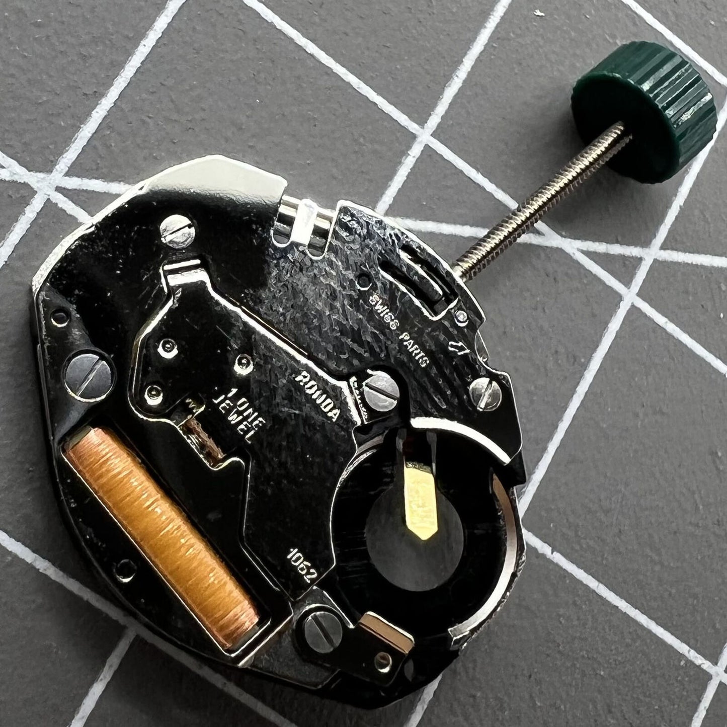 Swiss Made Ronda 1062 quartz watch movement with 2 hands, precise Swiss components for watchmaking.