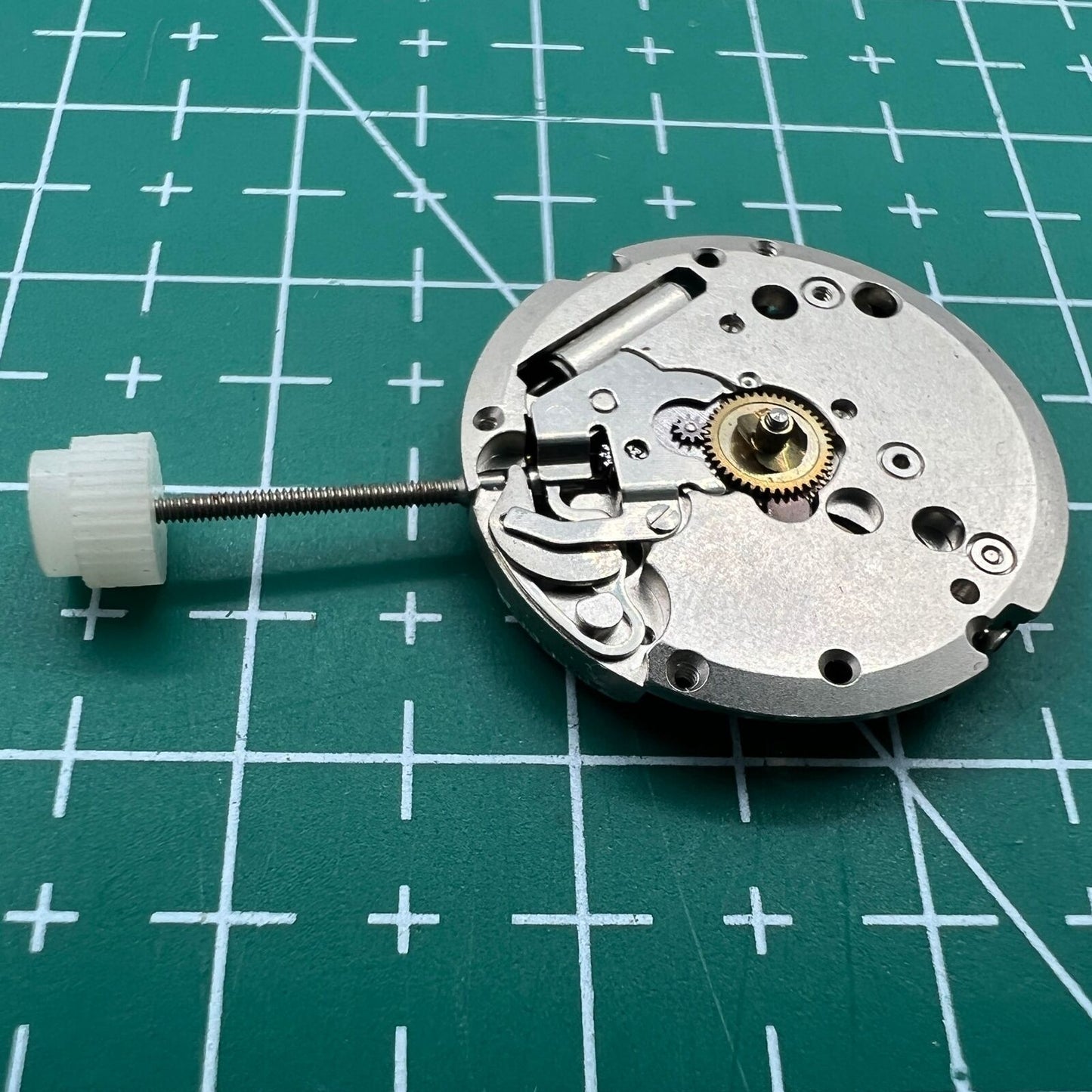 ETA 581.001 Swiss Made quartz watch movement with 2 hands, precise timekeeping for repairs and replacements
