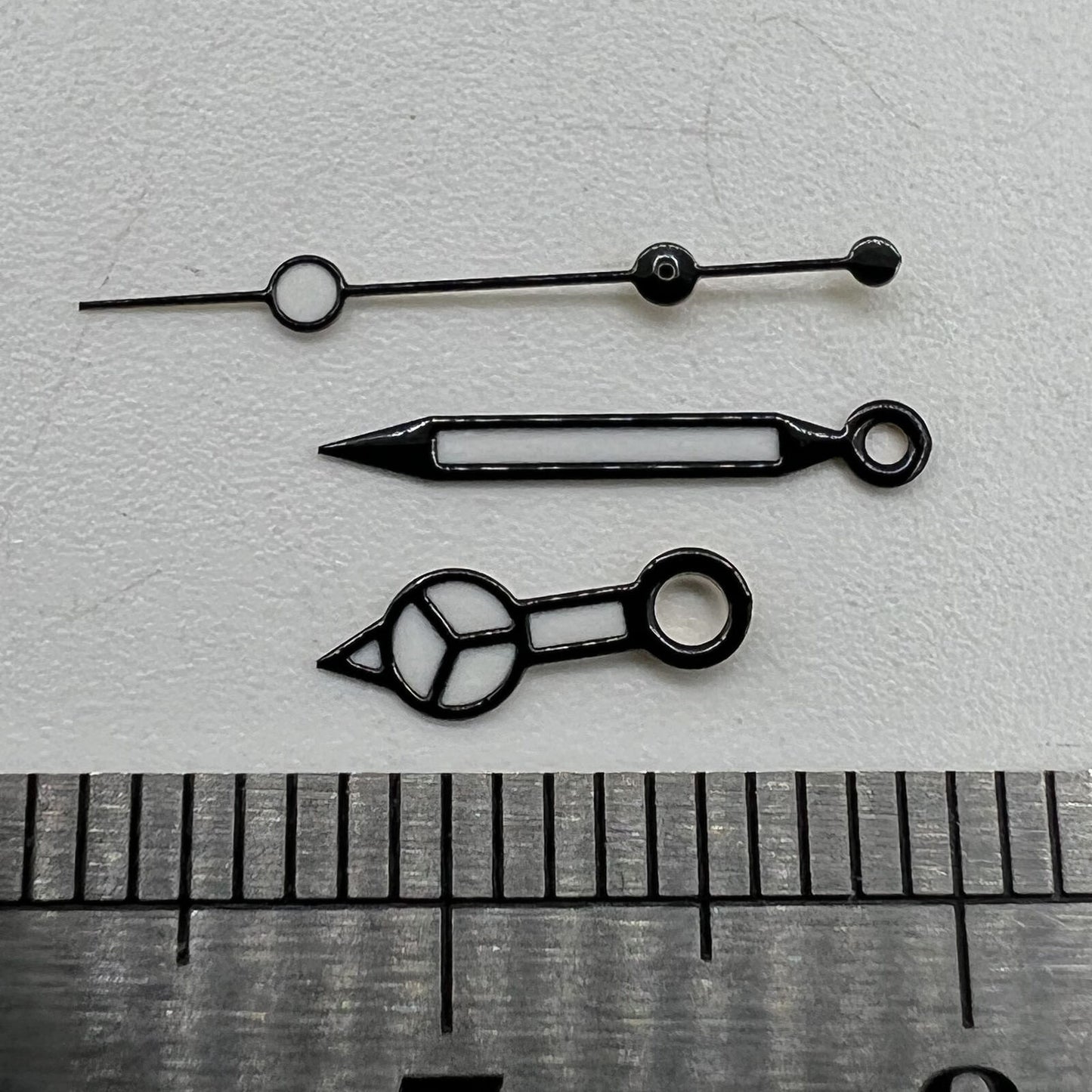 Green luminous watch hands set for NH35 NH36 with lightning second hands, perfect for nighttime visibility.