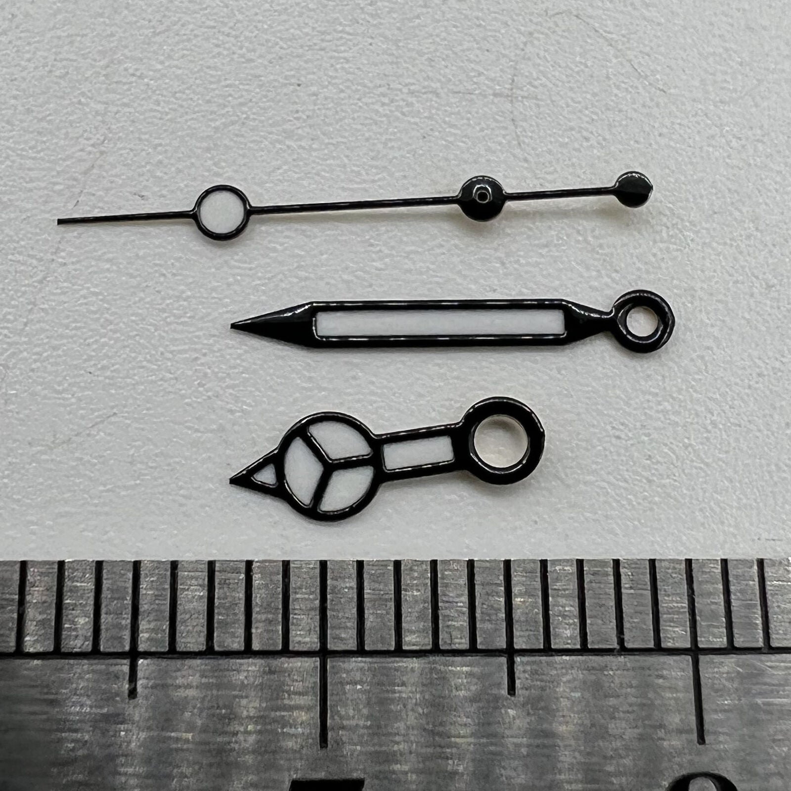 Green luminous watch hands set for NH35 NH36 with lightning second hands, perfect for nighttime visibility.