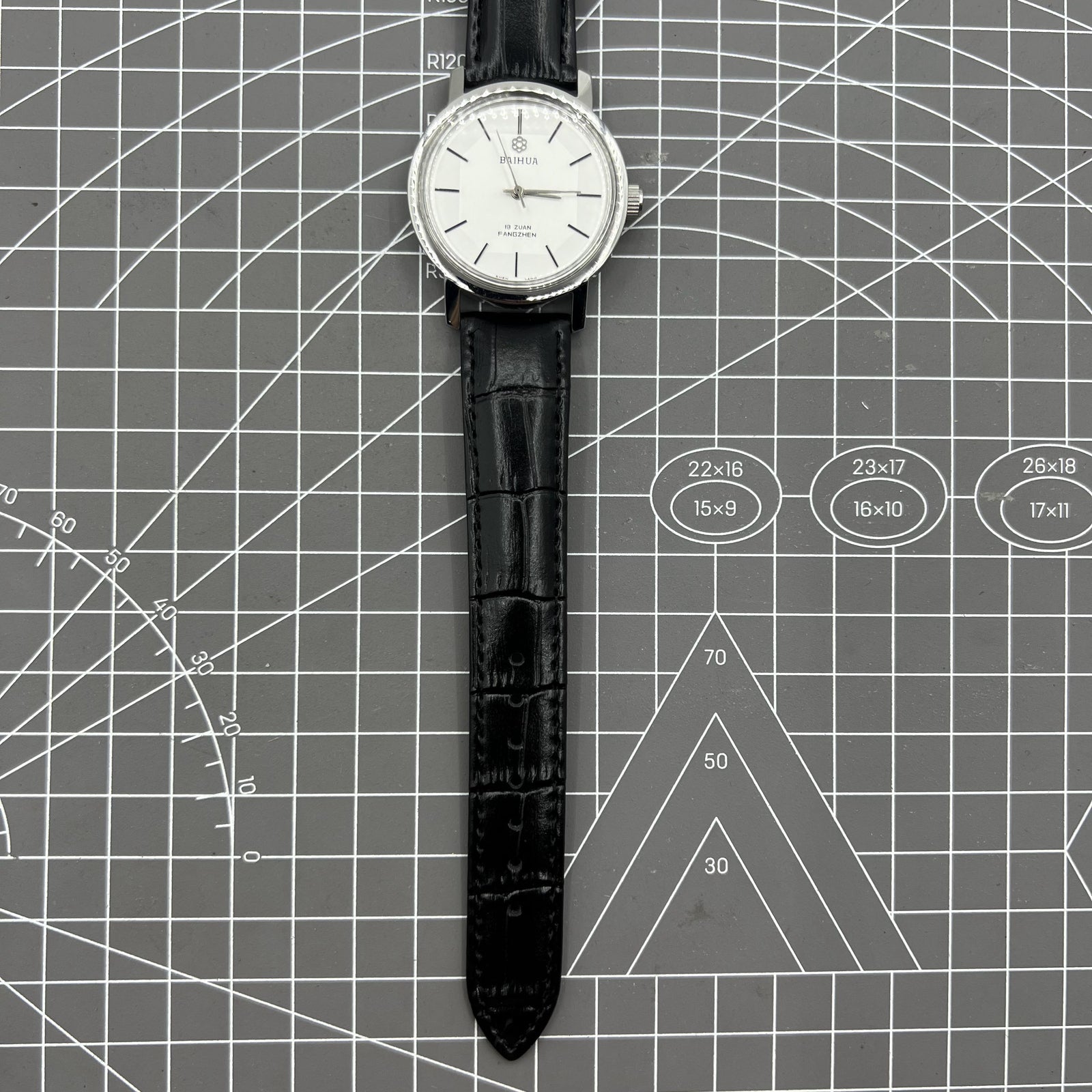 China Baihua 37mm manual watch with silver dial, 19 jewels, shock-resistant for durable timekeeping