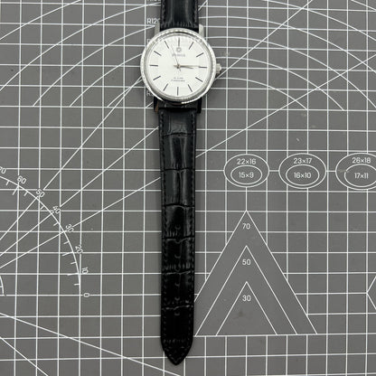 China Baihua 37mm manual watch with silver dial, 19 jewels, shock-resistant for durable timekeeping