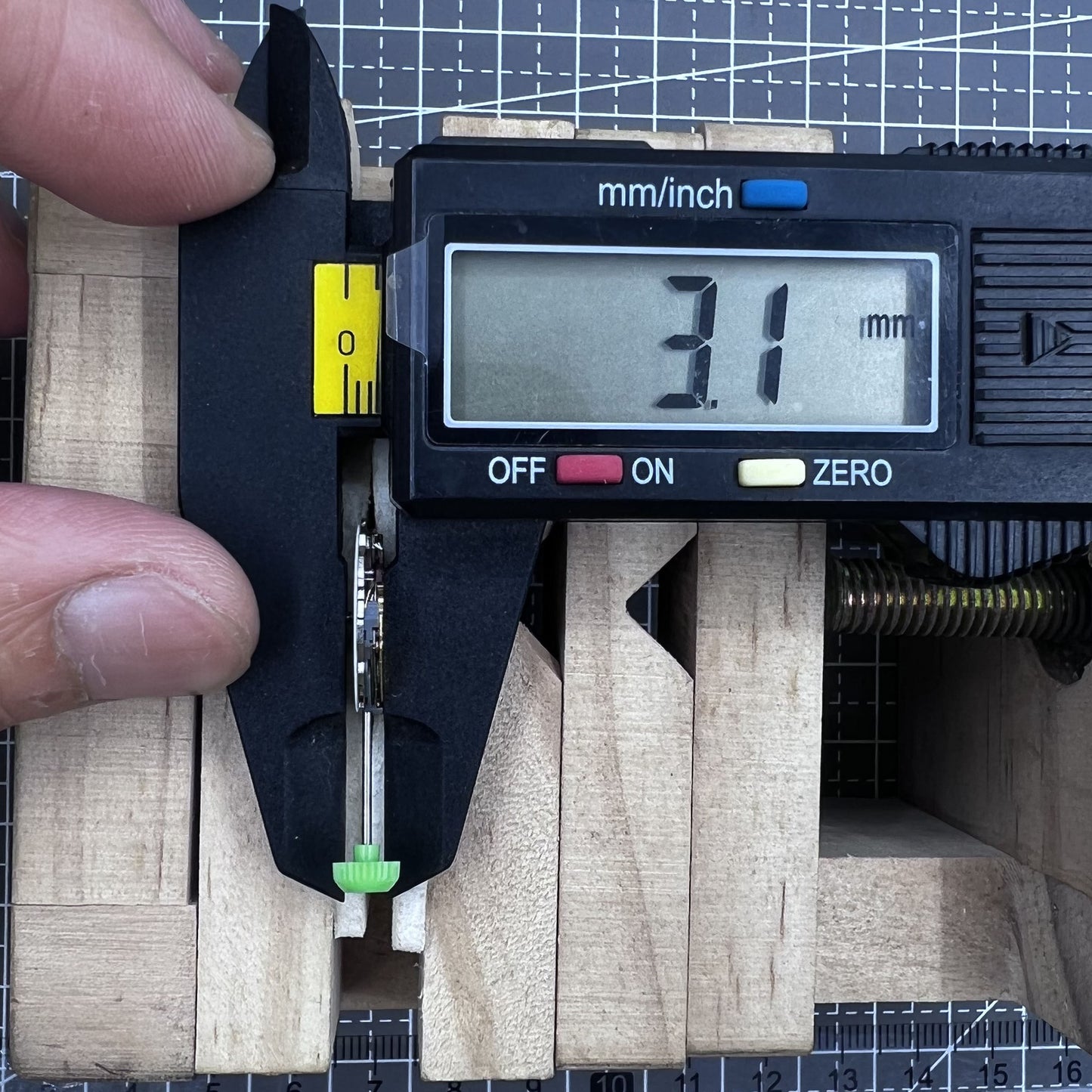 Miyota Japan 4T74 quartz movement with single hand and date at 6 o?clock, ideal for precise watch repairs.