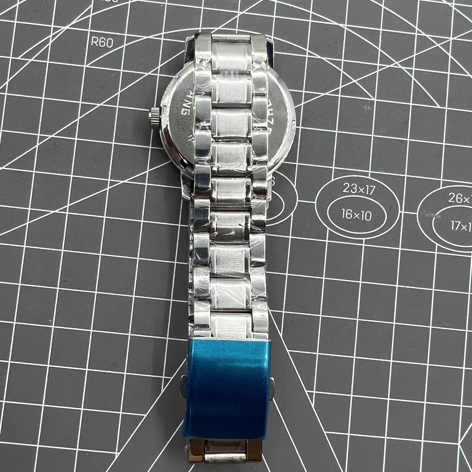 China Baihua 37mm manual mechanical watch with silver dial, 19 jewels, and shock-resistant casing.