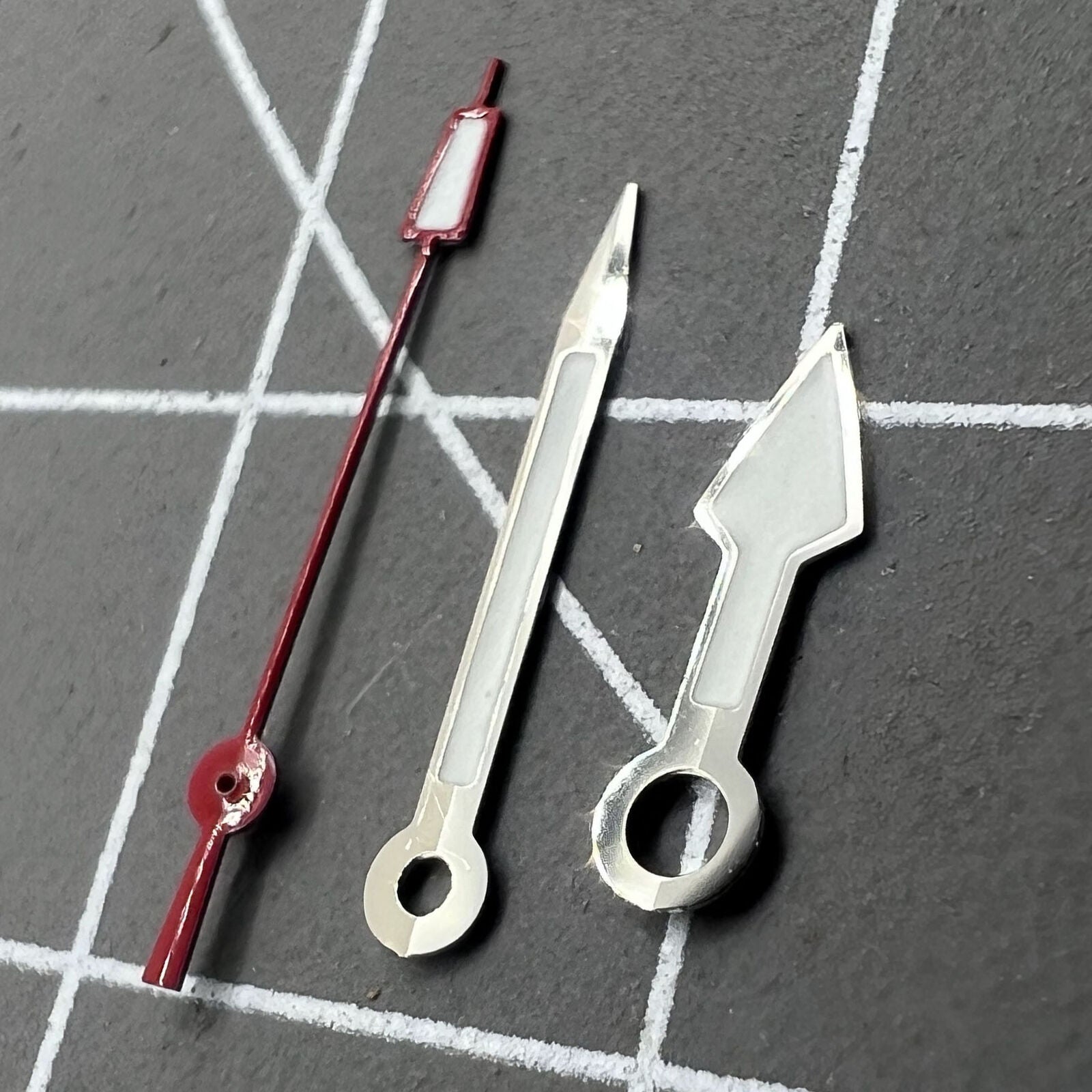 Arrow-shaped silver trim watch hands with red second hand and green lume, compatible with NH35 NH36,.