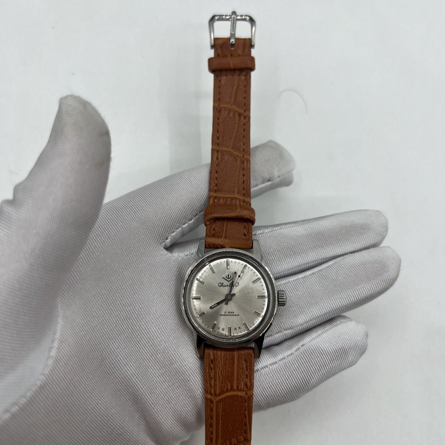 Chunlan 32mm light brown leather strap watch with silver dial and 17-jewel manual movement.