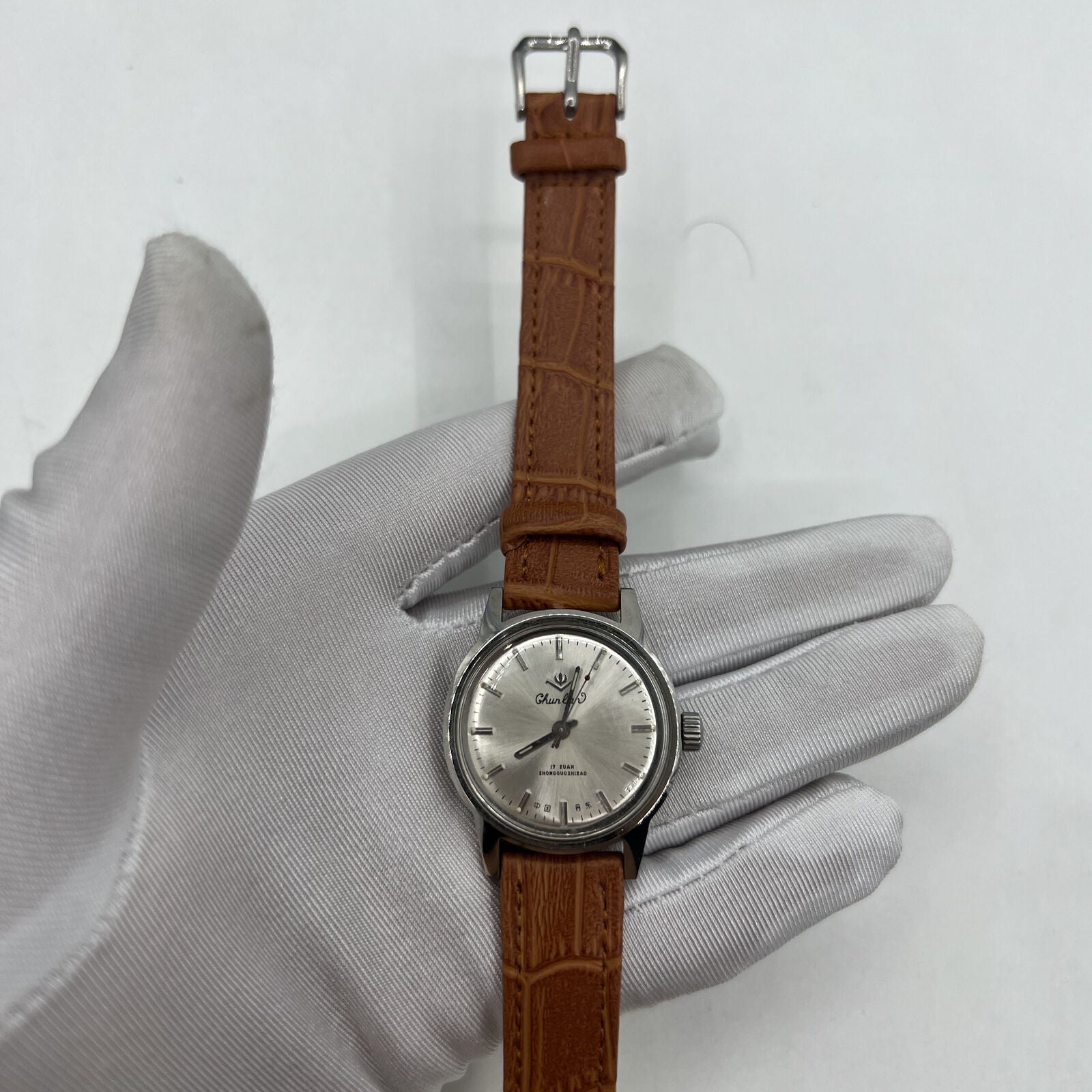 Chunlan 32mm light brown leather strap watch with silver dial and 17-jewel manual movement.