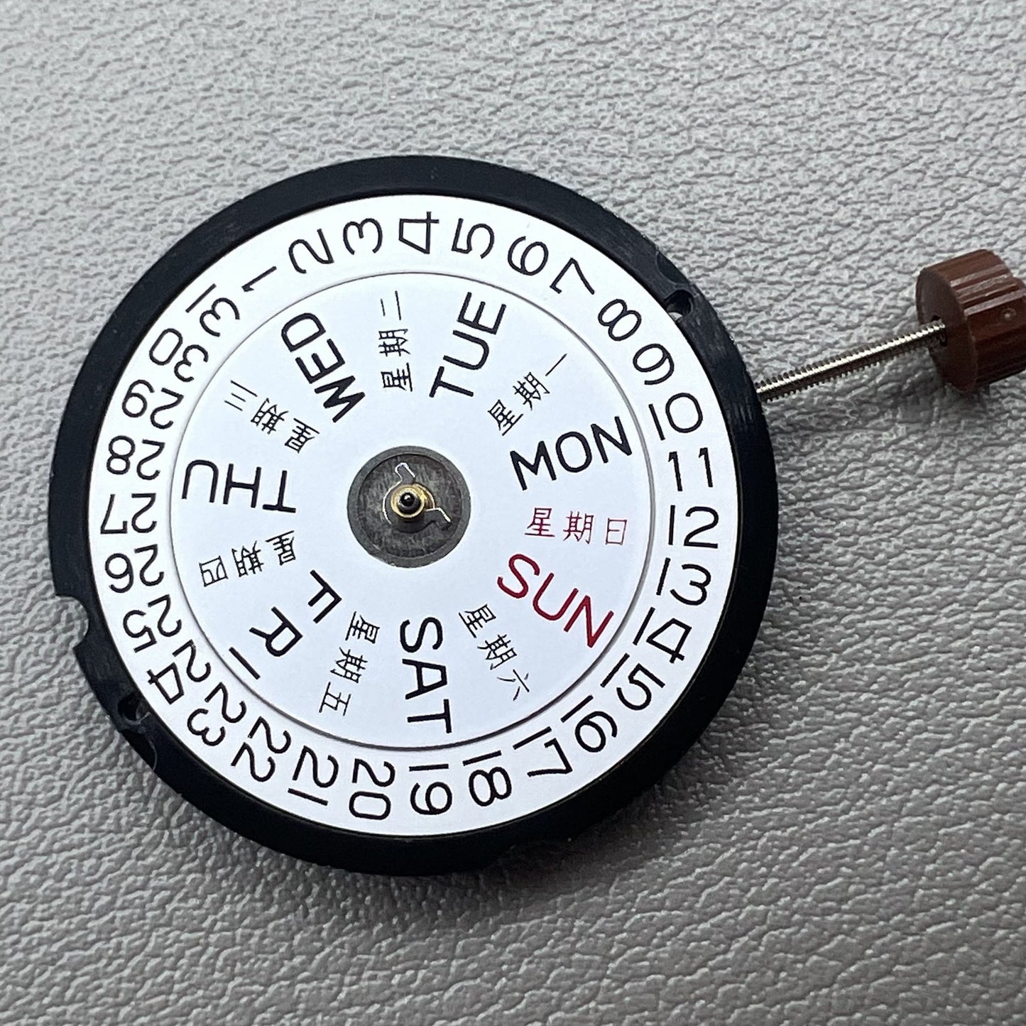 Ronda 517 Swiss quartz movement watch accessory showing English and Chinese day-date display.