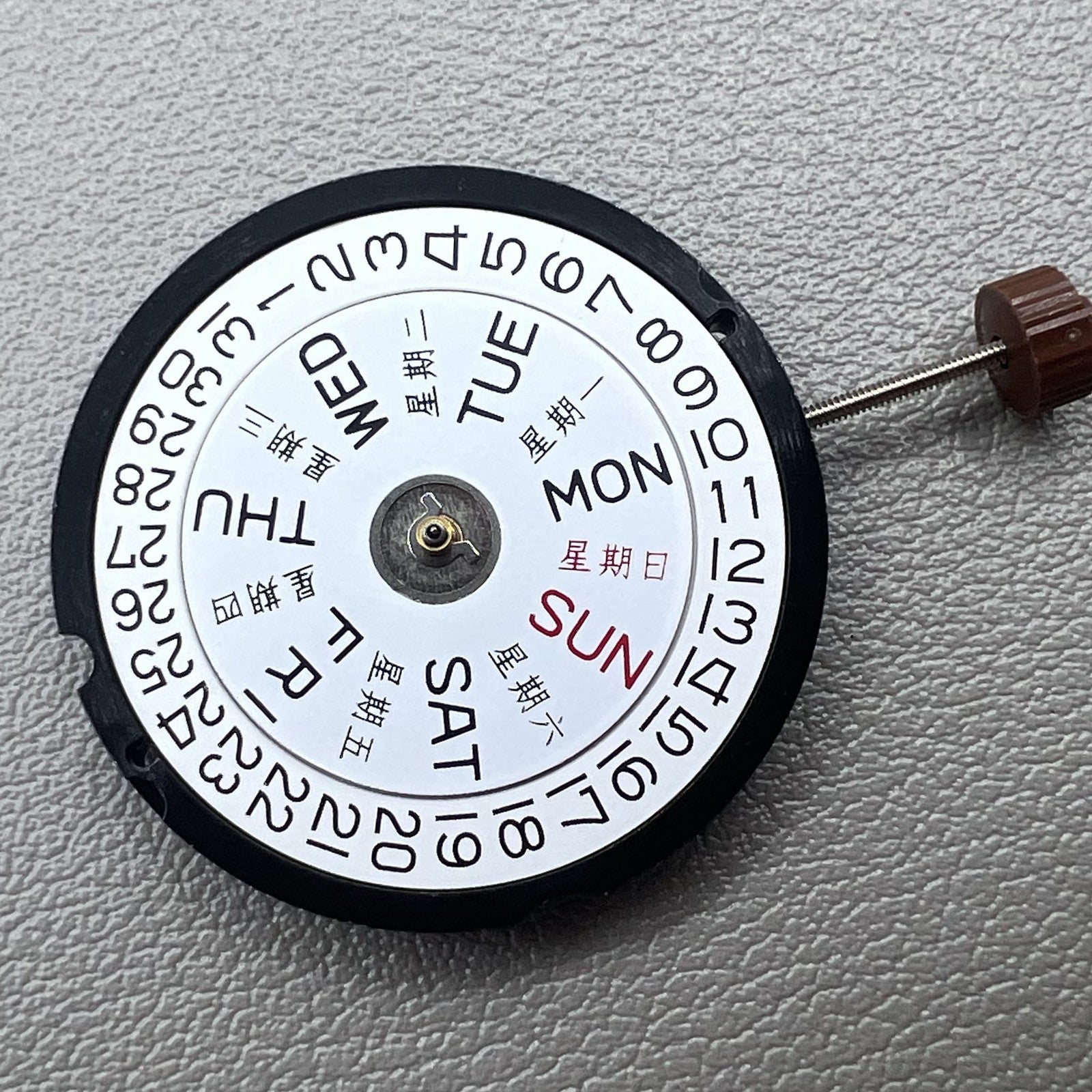 Ronda 517 Swiss quartz movement watch accessory showing English and Chinese day-date display.