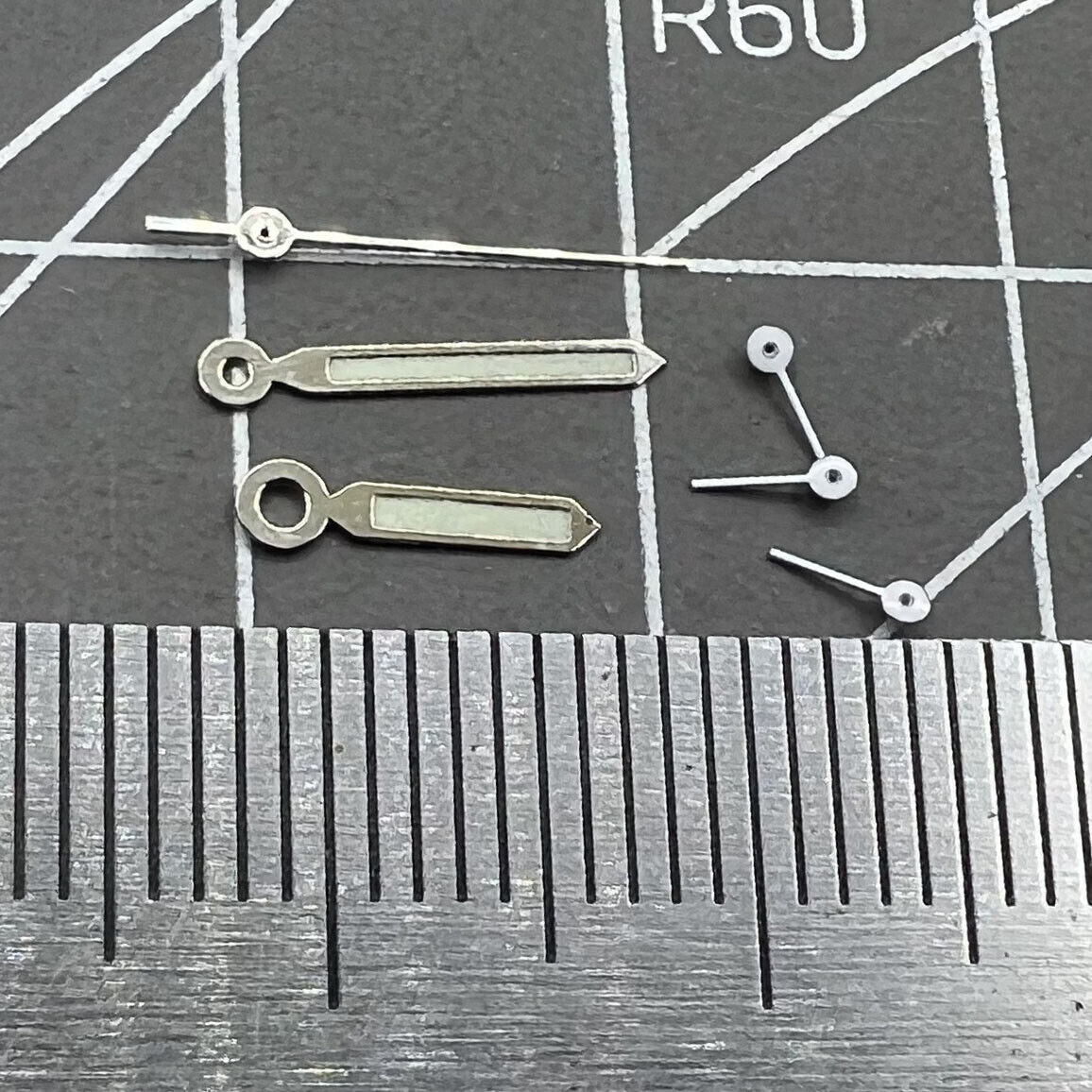 11 x 11 x 8 mm, silberner Rand, grüne Leuchtzeiger für Epson VD53 VD54 VD57 Uhrwerk