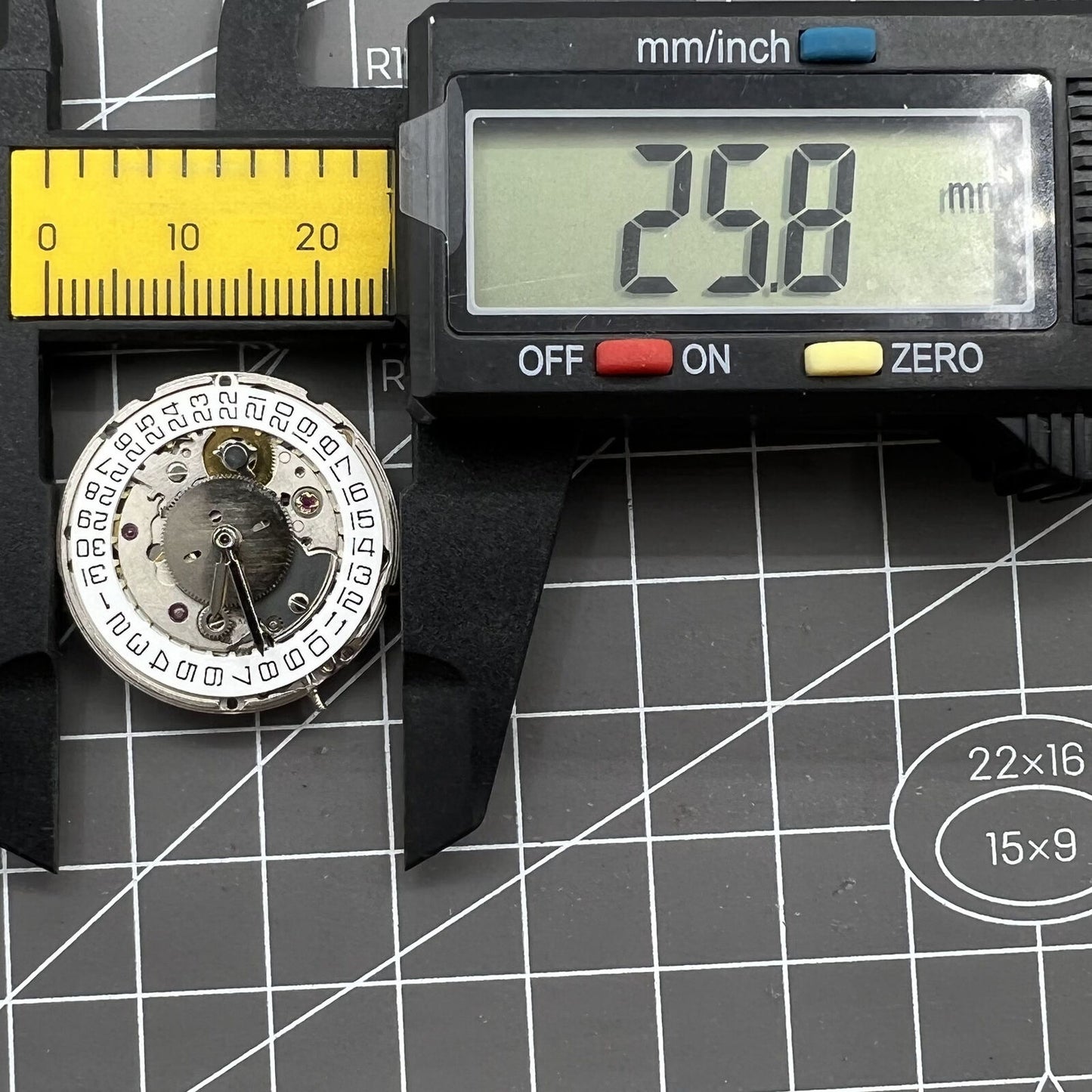 HZ6460 4-Zeiger-Automatikwerk für ETA 2836-2 GMT 
