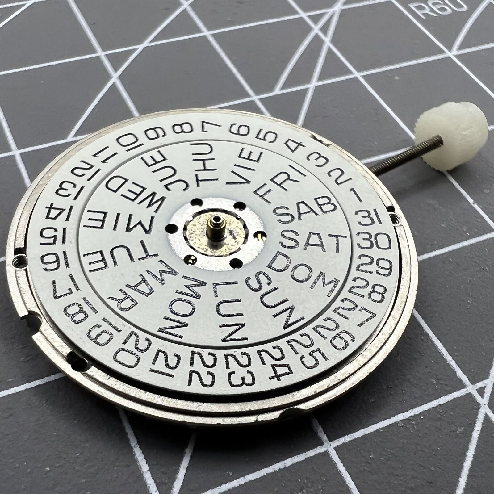 Swiss Made ETA 955.124 quartz day-date watch movement for precise timekeeping and reliable performance.