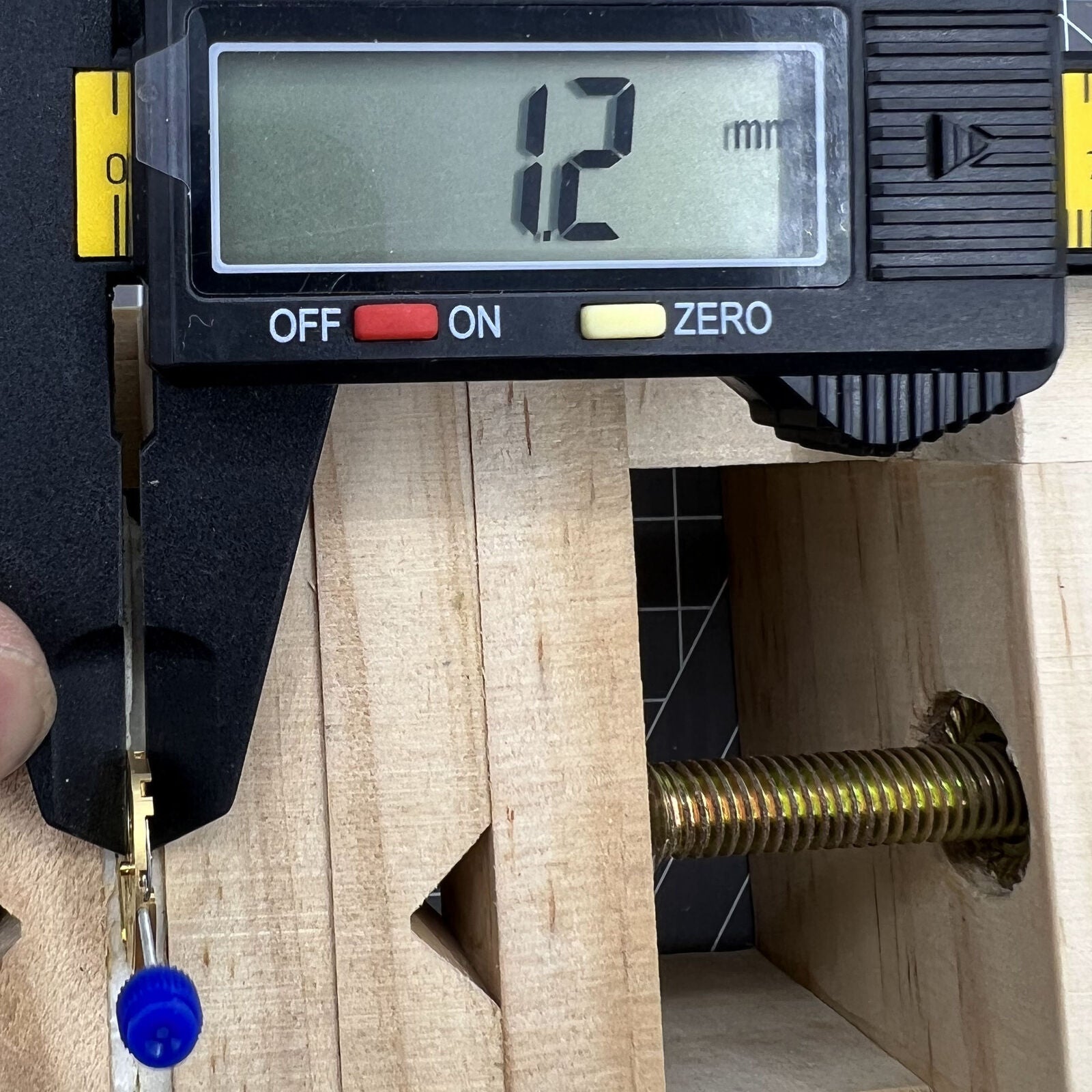 Swiss Made ETA E03.001 quartz watch movement with two hands, precision timekeeping by ETA brand.