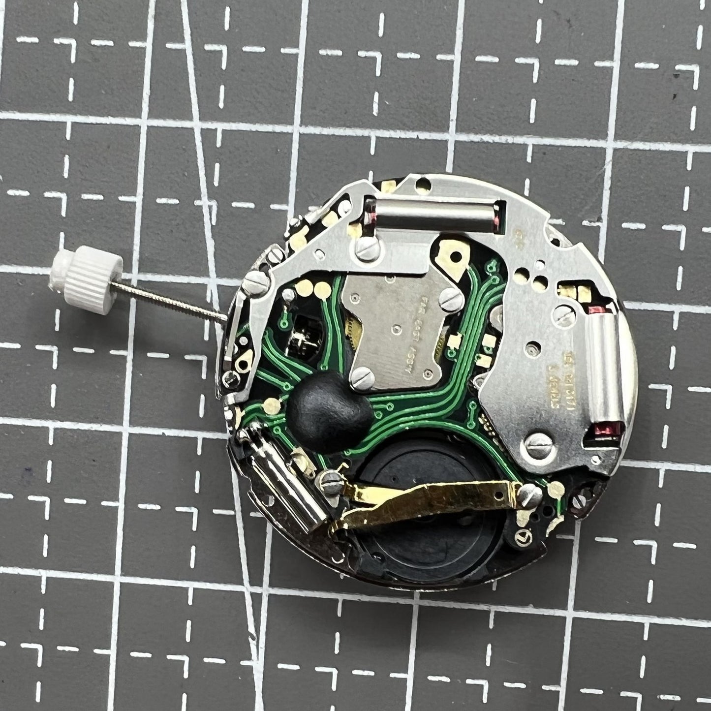 Silber ISA 8171 watch movement with 5 hands and white single calendar dial at 6 o?clock by Silber brand.