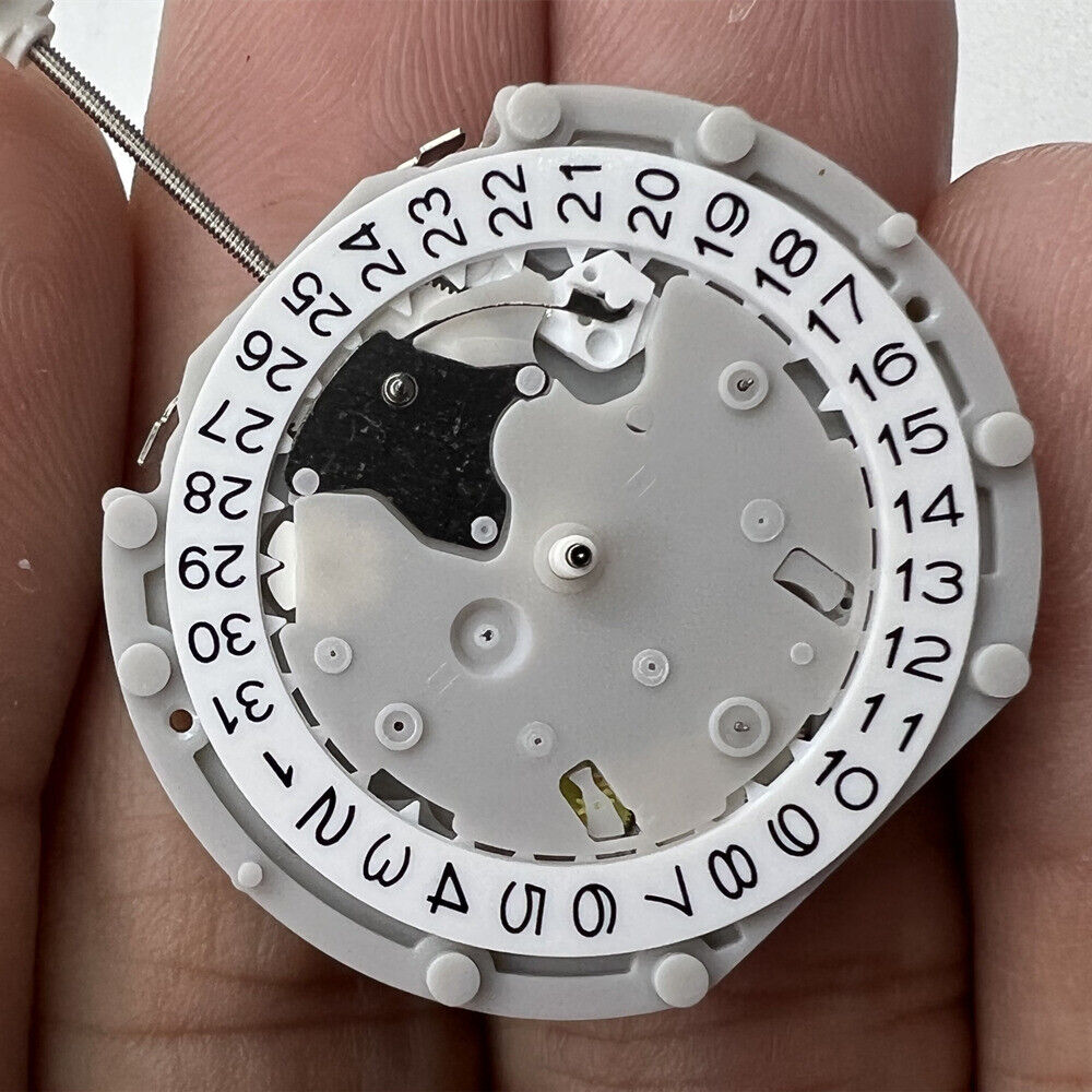 Sunon PE70 quartz watch movement, 3 hands, 3 eyes, date display at 3 and 6 o'clock positions.