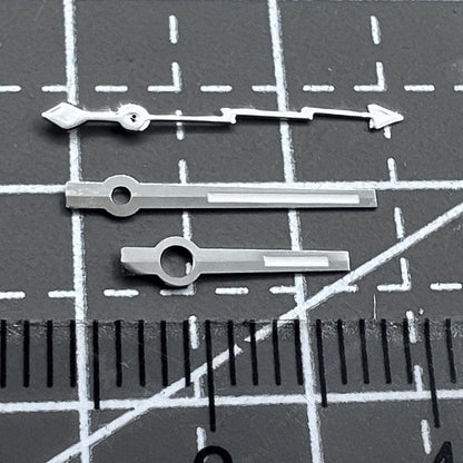 Schwarzes Zifferblatt mit silbernen Zeigern, 2er Set f�r NH35 NH36 Uhrwerk von Schwarzes Design, ideal f�r Uhrenreparatur und Individualisierung.