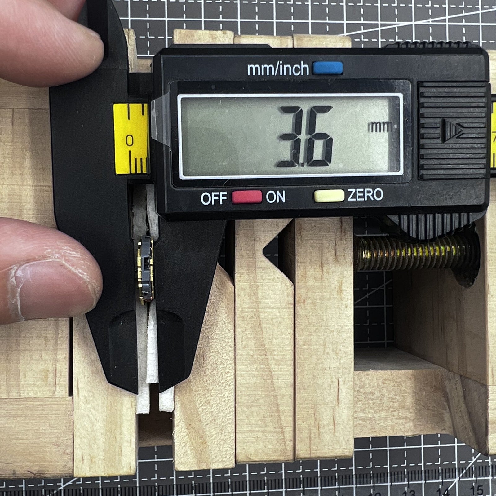 Japan Miyota Quarz Uhrwerk 5Y20 hochwertige Uhrwerkskomponente f�r pr�zise Zeitmessung