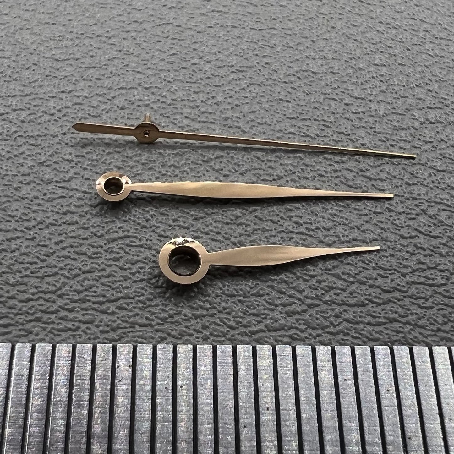 Polished rose gold leaf-shaped watch hands for LB06 movement, 2 sets per pack.